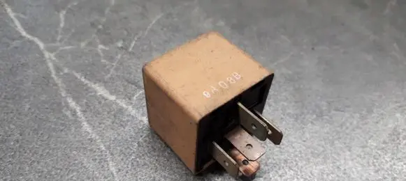 Opel Astra G Fuel pump relay 90191753