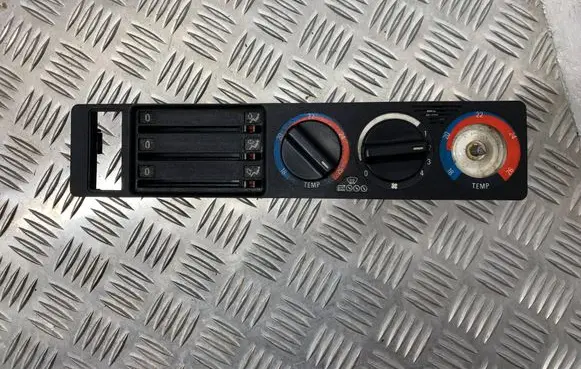 BMW 5 E34 Climate control unit 8351653 E4420C 8351651