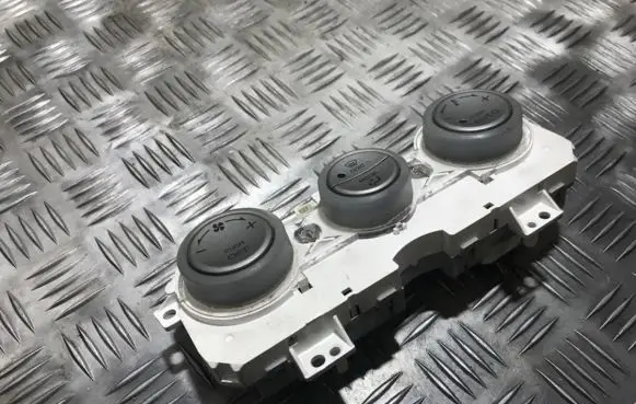Mazda 6 Climate control unit qh06
