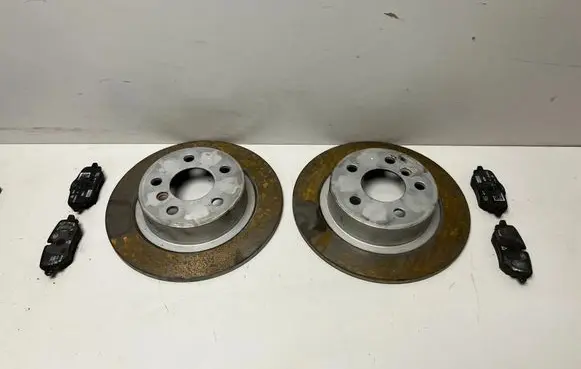 BMW 1 F70 Rear brake disc 6891085 8882958