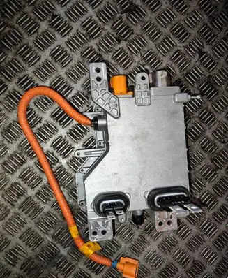 Voltage converter inverter