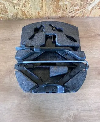 Ford Mondeo MK IV Spare wheel mounting bracket