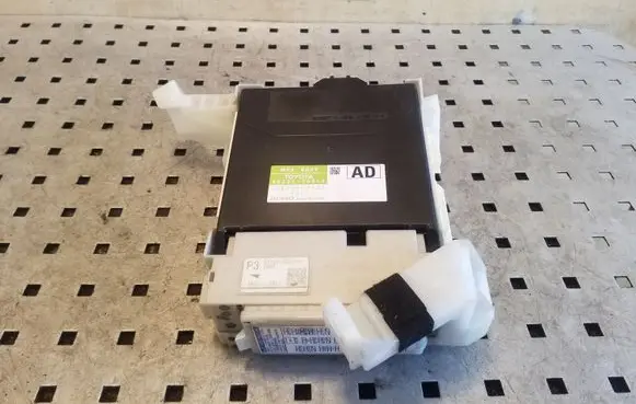 Lexus CT 200H Central body control module 8922176010 2380002762 8273076020B