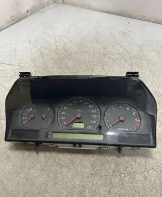 Volvo S70 V70 V70 XC Speedometer (instrument cluster) 9168144