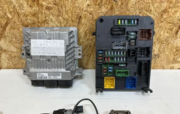 Citroen DS4 Engine ECU kit and lock set 9666681180 9676760880 S180123001