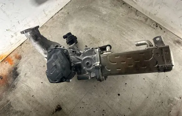 Mercedes-Benz A W176 EGR valve cooler A2C83261000 A6511400860