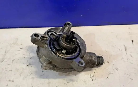 Volvo XC90 Vacuum pump 30677904