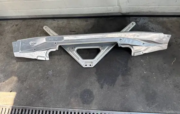 Volkswagen Touareg III Other body part 4M0806391C