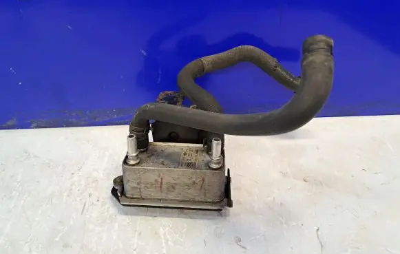 Jaguar XE Engine oil radiator AW837A095AA X6003001