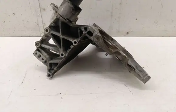 Jeep Cherokee Engine mounting bracket 55270221