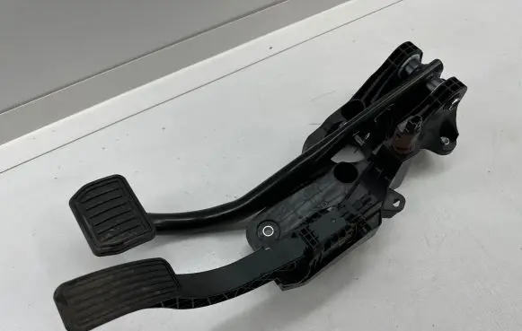 Tesla Model Y Pedal assembly 118869150A 762321156534 6PV01402100