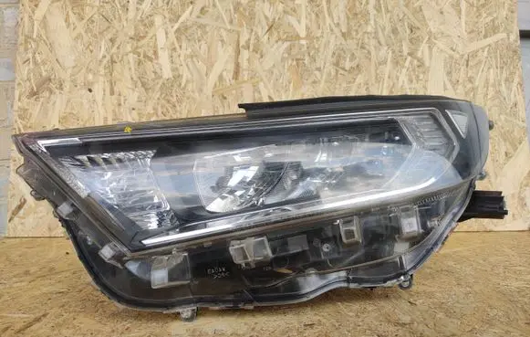 Toyota RAV 4 (XA50) Headlight/headlamp 27017659