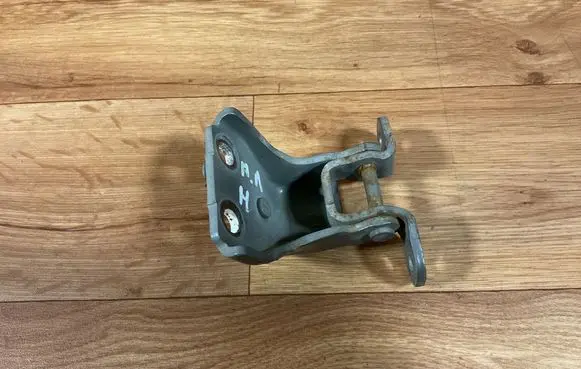 Mercedes-Benz ML W163 Front door lower hinge 