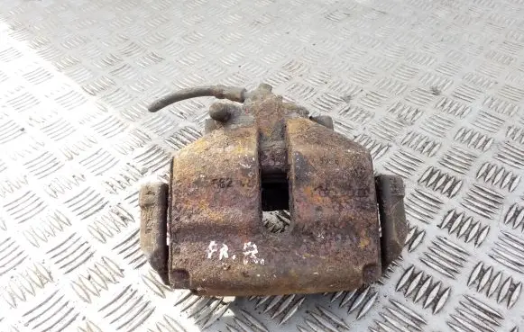 Volkswagen PASSAT B6 Front brake caliper