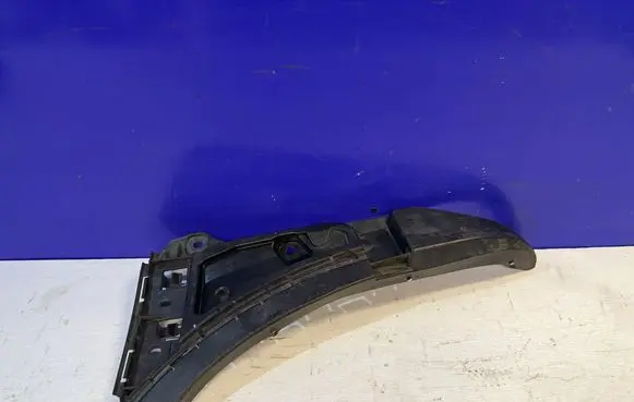 Front bumper mounting bracket