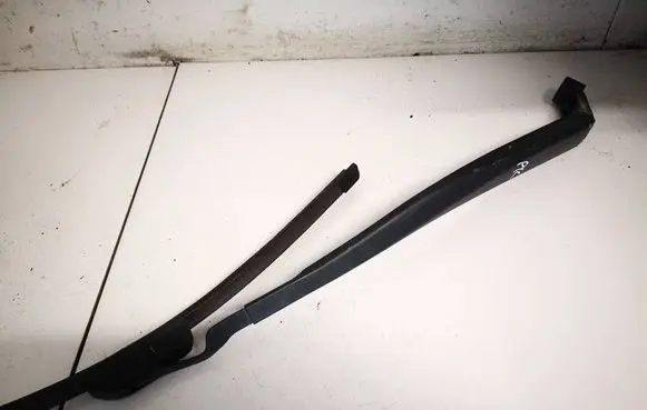 Front wiper blade arm