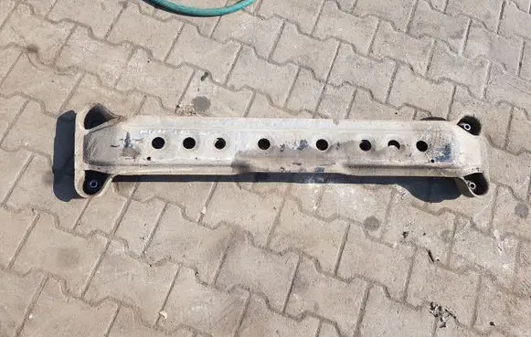 Gearbox mounting bracket