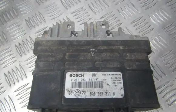 Volkswagen Golf III Engine control unit/module 0261203186 0261203187