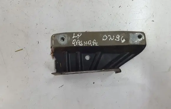Nissan Qashqai Fender mounting bracket