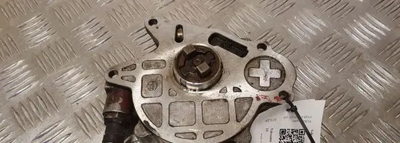 Volkswagen PASSAT B6 Vacuum pump 03L145100