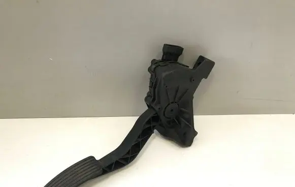 Mitsubishi Colt Accelerator throttle pedal MN125792 A4543000304 6PV00886600