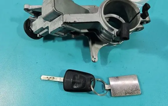 Opel Zafira B Ignition lock IMPRK1595564