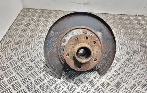 Volkswagen Touareg I Rear wheel hub 7l6505435a