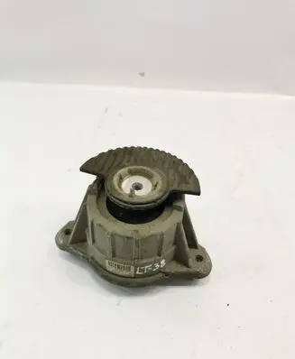 Mercedes-Benz C W204 Engine mount bracket A2042404217