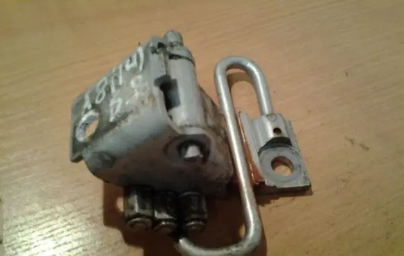 Audi A8 S8 D3 4E Front door lower hinge 4E0831412A