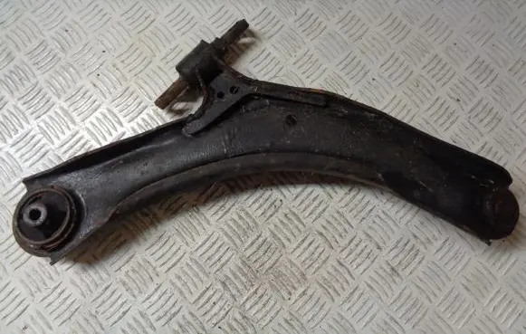 Nissan Qashqai+2 Front lower control arm/wishbone