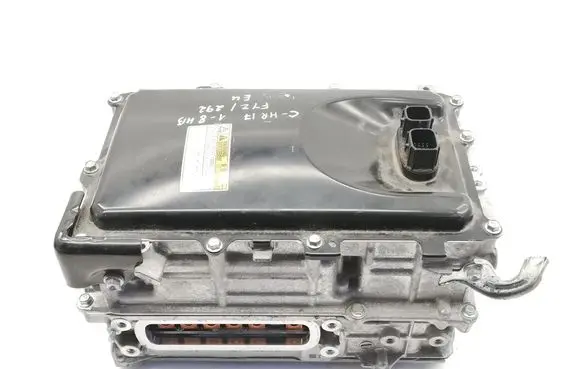 Toyota C-HR I Voltage converter inverter 