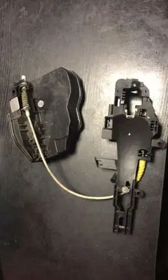 BMW 2 F22 F23 Front door lock 7202145