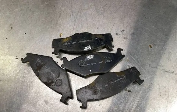 Volkswagen Golf II Brake pads (front) 