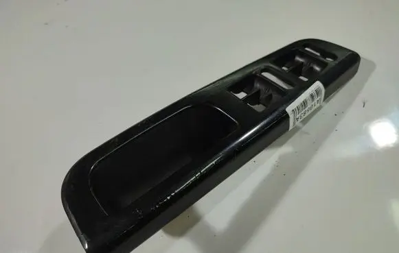 Volkswagen PASSAT B5.5 Front door window switch trim 3B1867171E
