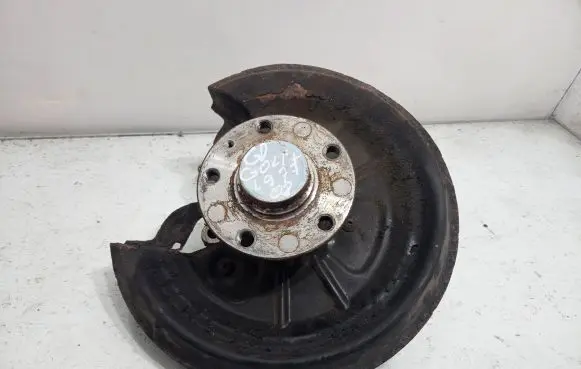 Rear wheel hub
