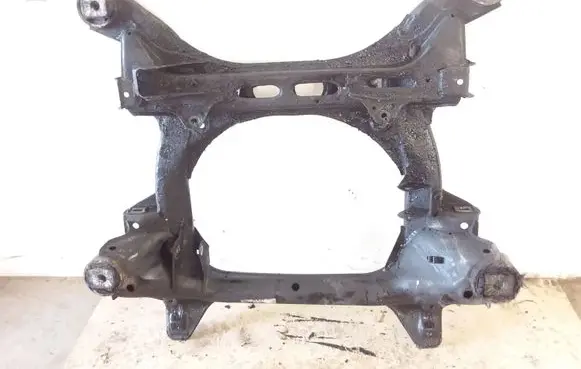 Volkswagen Touareg I Front subframe 7L0400025