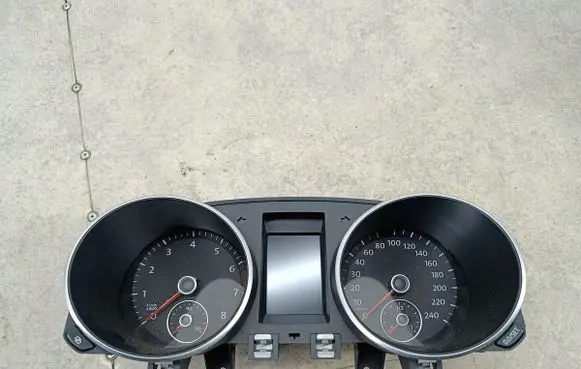 Volkswagen Golf VI Speedometer (instrument cluster) 5K0920862