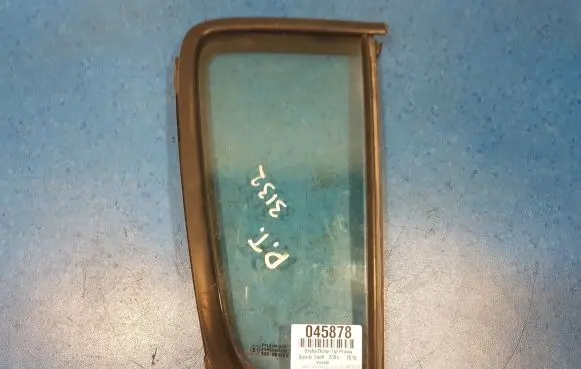 Suzuki Swift I Rear door window glass