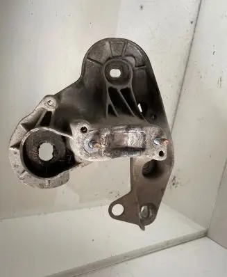 Audi A6 S6 C6 4F Engine mounting bracket 4F0199351E