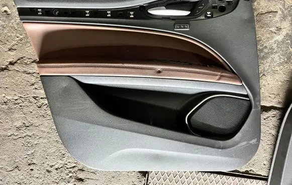 Alfa Romeo Stelvio Front door card panel trim braknumeruczci