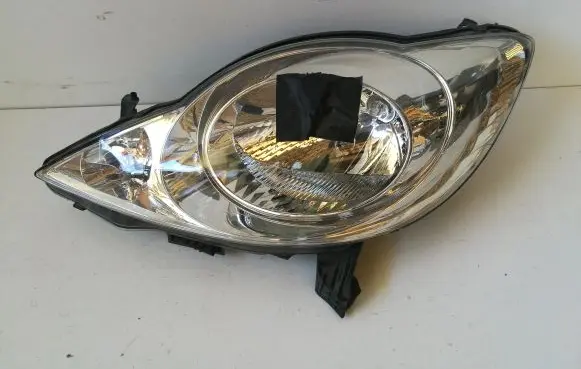 Peugeot 107 Headlight/headlamp 811500H030