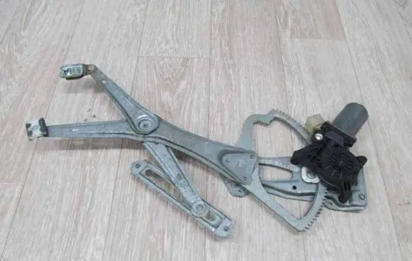 Mercedes-Benz E AMG W210 Front door window regulator with motor 0130821708 25438
