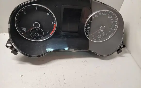 Volkswagen Jetta V Speedometer (instrument cluster) 5C6920861A ZYS00019 1141310523