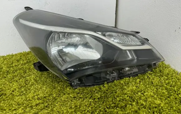 Toyota Yaris Headlight/headlamp