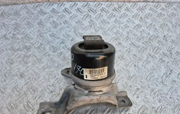 Volvo XC60 Engine mount bracket 31257674 6G926F012ED