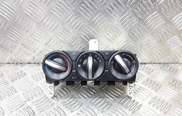 Nissan Qashqai Climate control unit