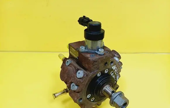 Citroen Berlingo Fuel injection high pressure pump 9683703780A 0445010102 0928400607