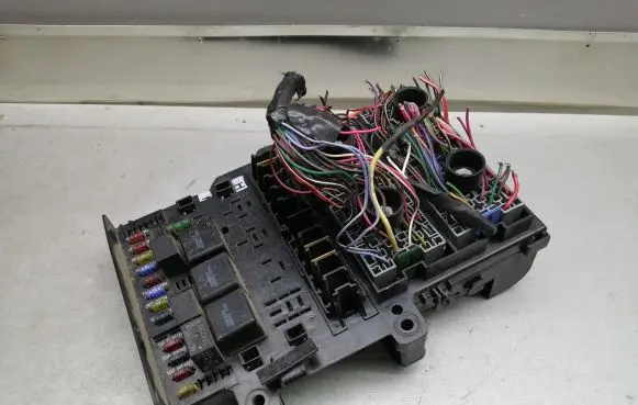 Chrysler Voyager Fuse module P4707794