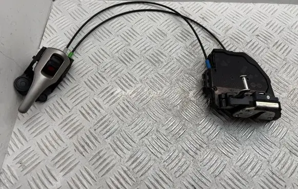 Toyota Auris 150 Rear door lock 6906002170 6977002120