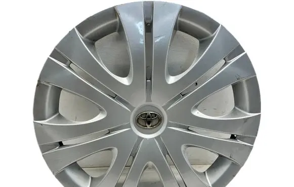 Toyota Avensis T270 R16 wheel hub/cap/trim 